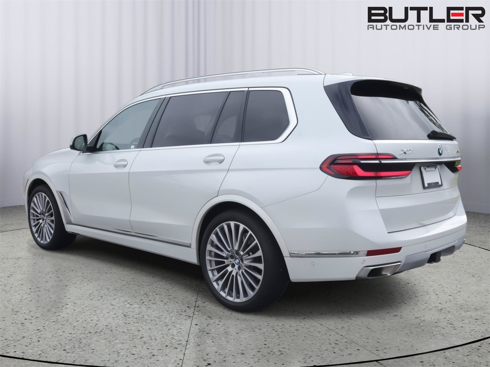 Used 2024 BMW X7 xDrive40i w/ Premium Package AWD/4WD image 4