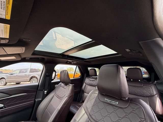 Used 2025 Ford Explorer Platinum w/ LUX Leather Package AWD/4WD image 28
