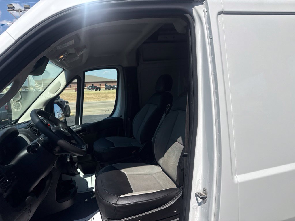 Used 2025 RAM ProMaster 2500 w/ Convenience Group FWD image 14
