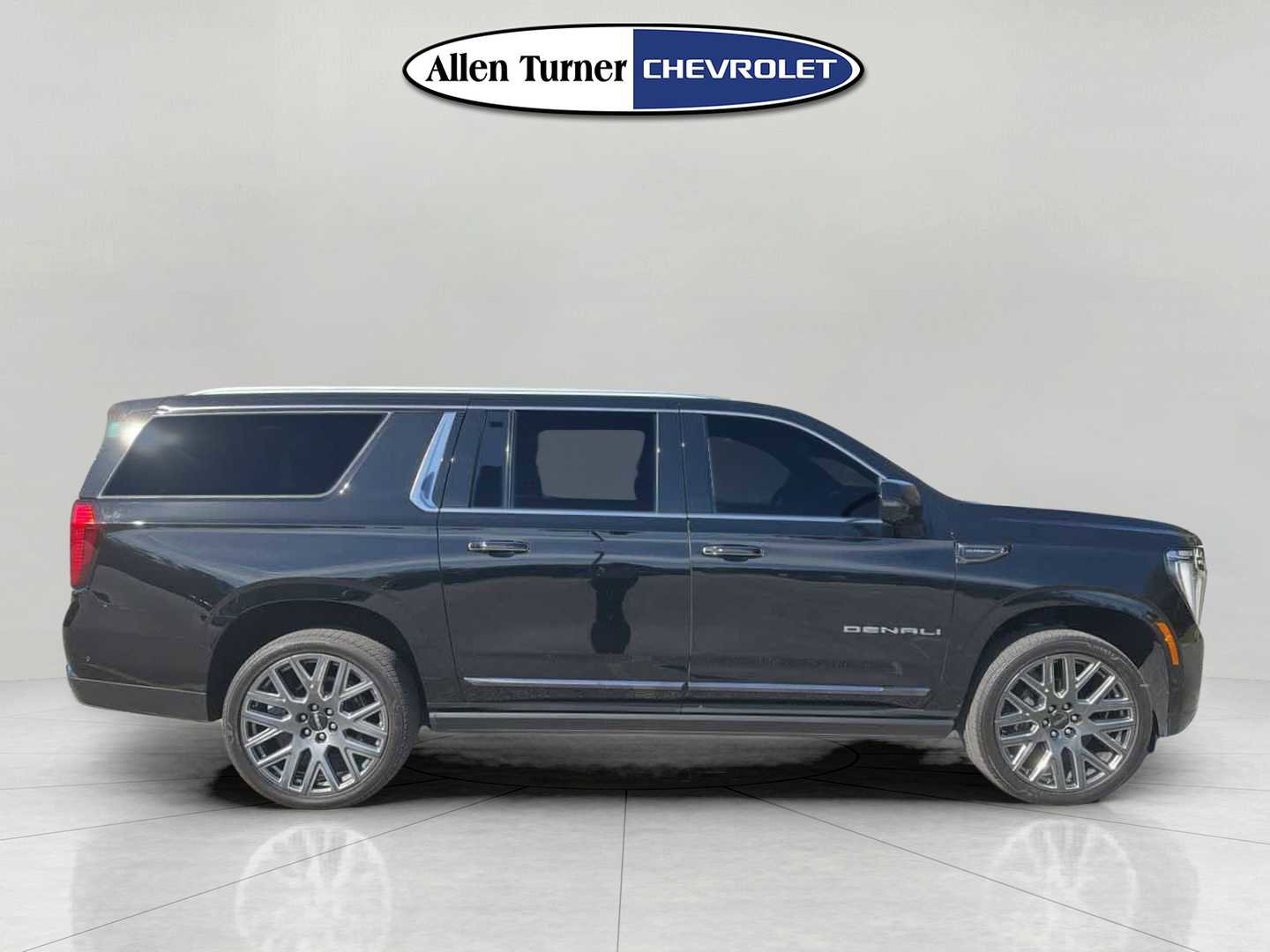 Used 2025 GMC Yukon XL Denali Ultimate image 3