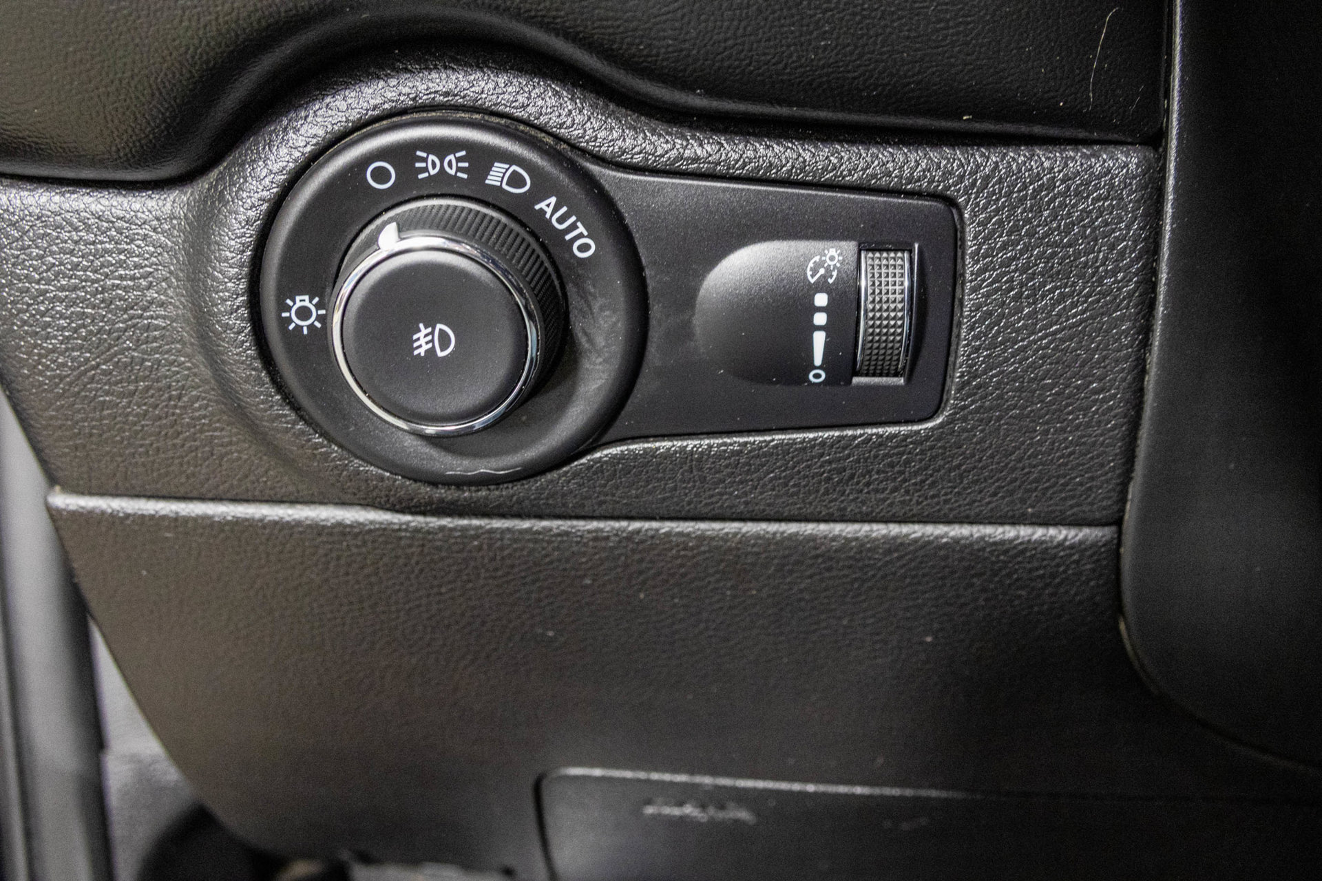 Used 2021 Dodge Durango R/T w/ Blacktop Package AWD/4WD image 36
