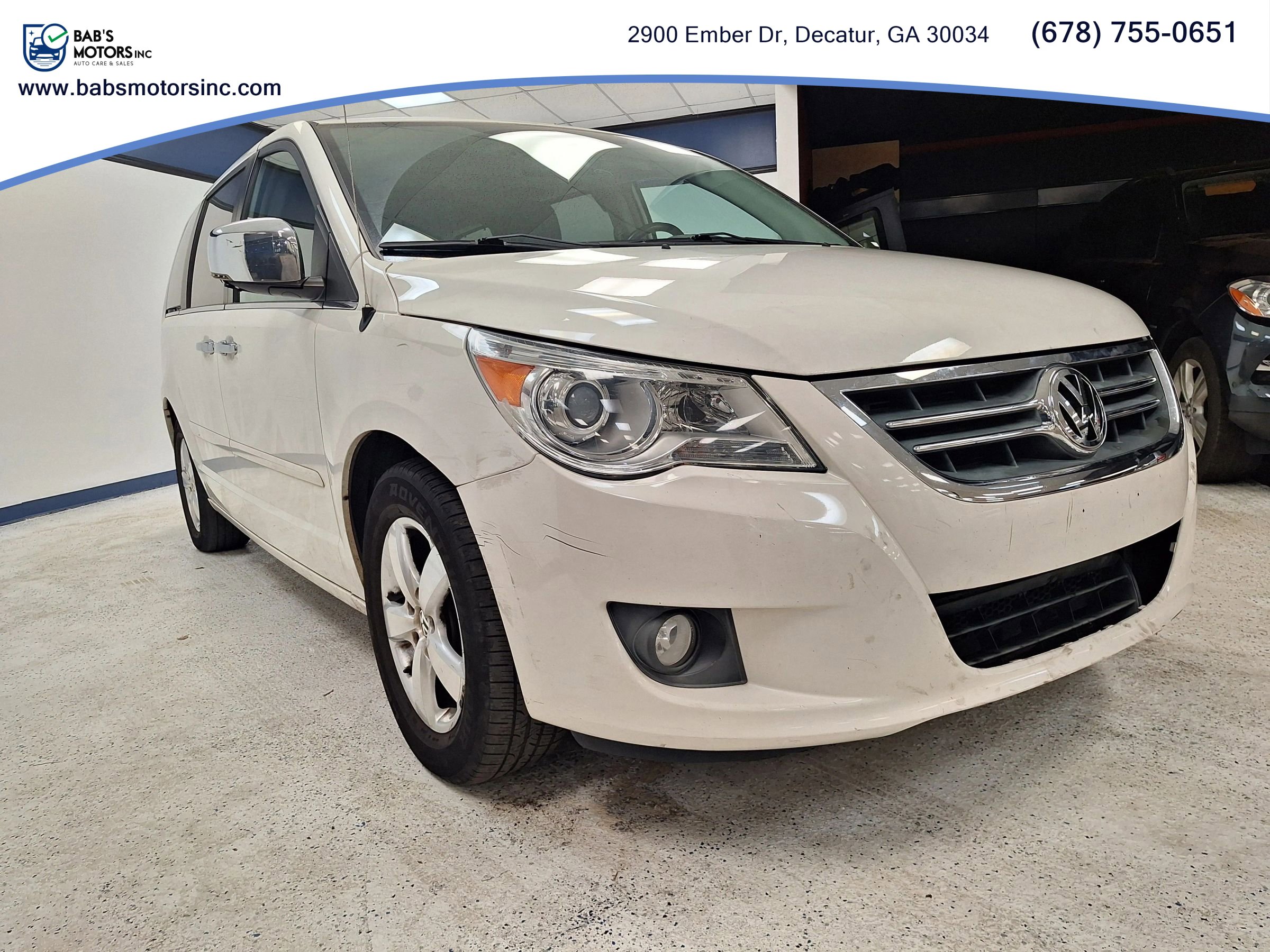 Used 2011 Volkswagen Routan SEL Premium FWD image 26