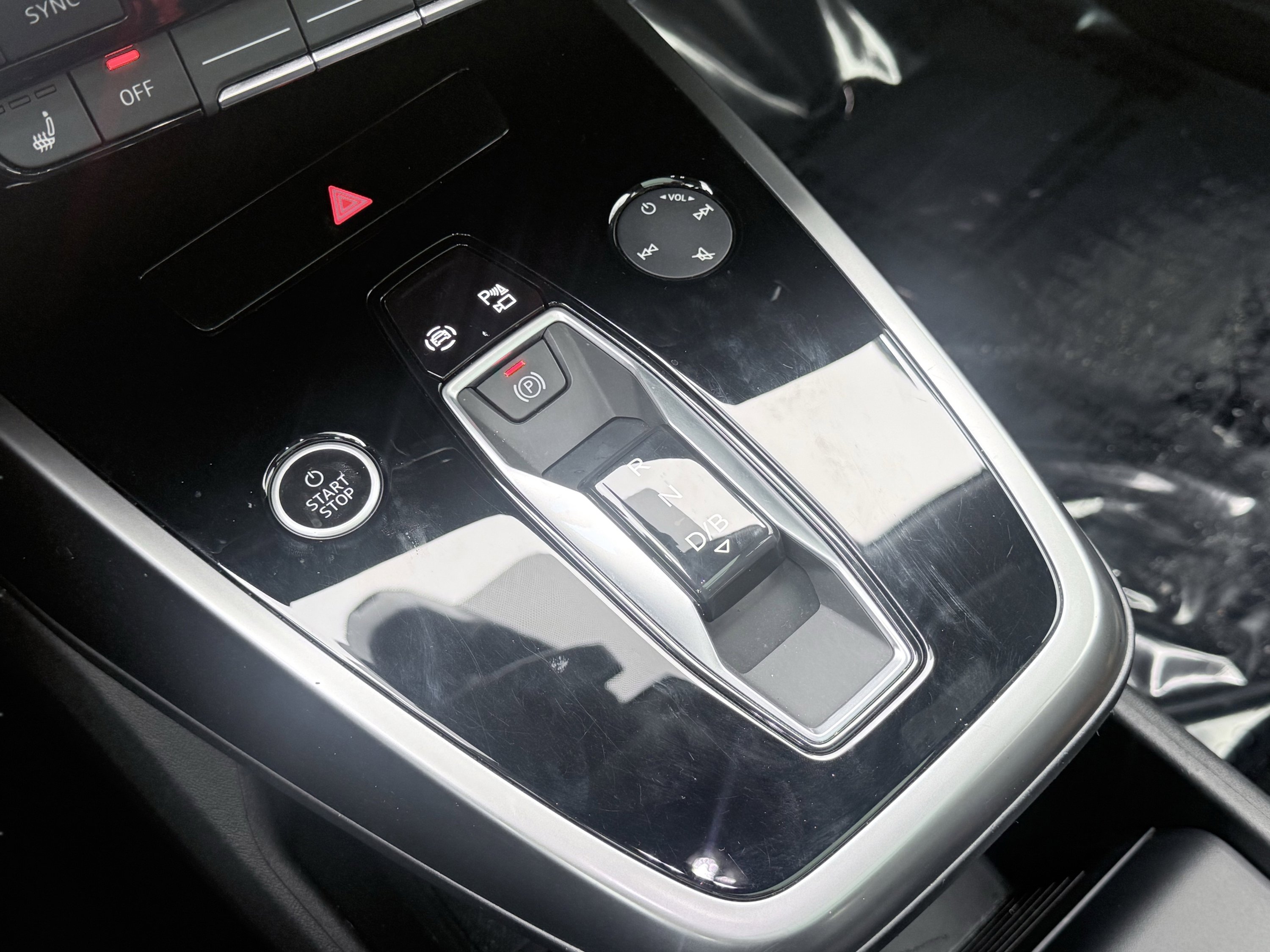 Used 2023 Audi Q4 e-tron Premium Plus w/ Premium Plus image 31