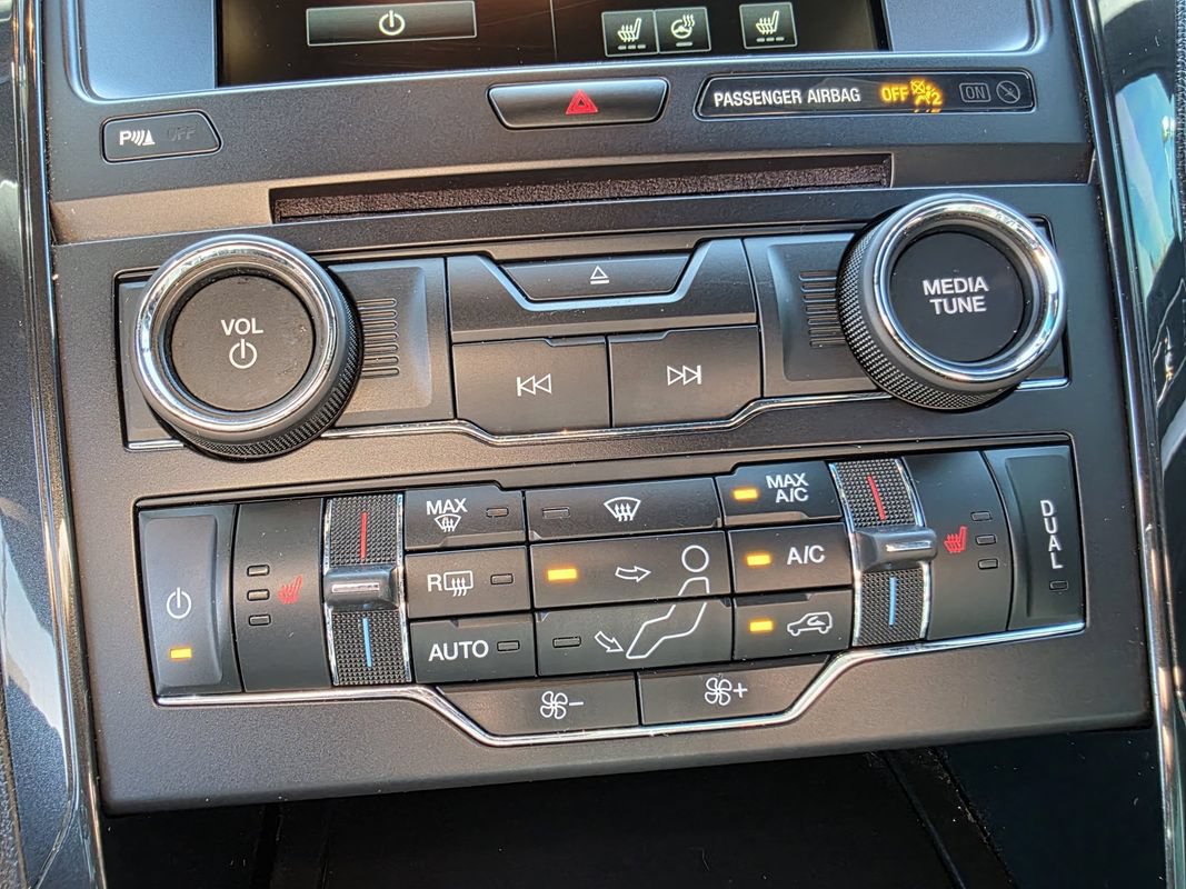 Used 2016 Ford Explorer XLT w/ Equipment Group 202A AWD/4WD image 29
