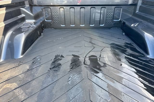 Used 2025 Jeep Gladiator Rubicon w/ Convenience Group image 17