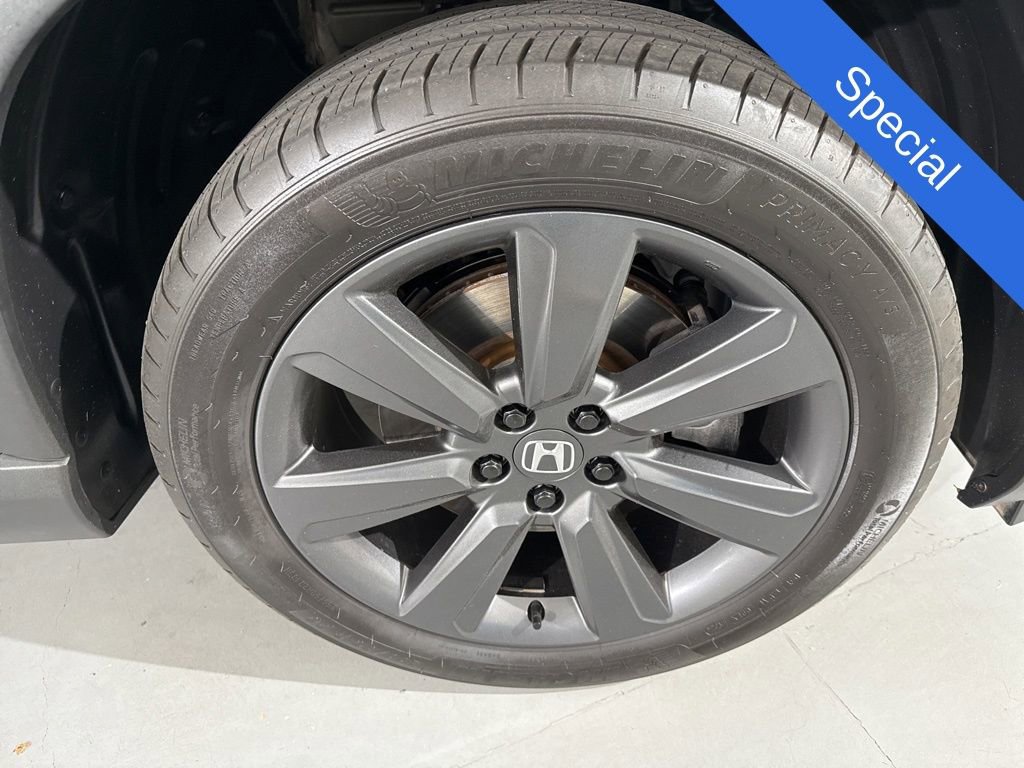 Used 2025 Honda Pilot Sport image 13