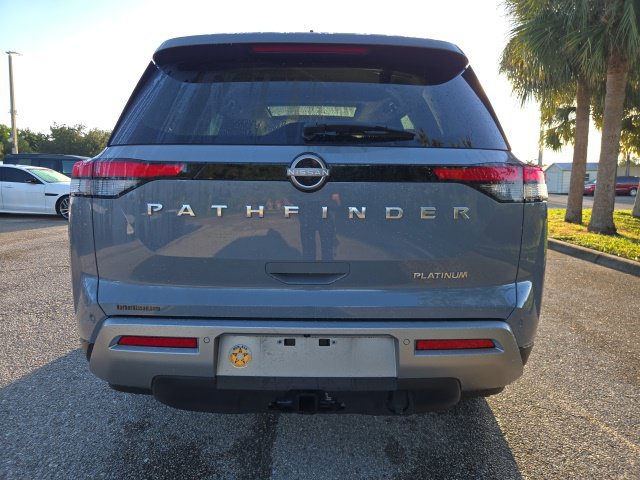 Used 2024 Nissan Pathfinder Platinum FWD image 4