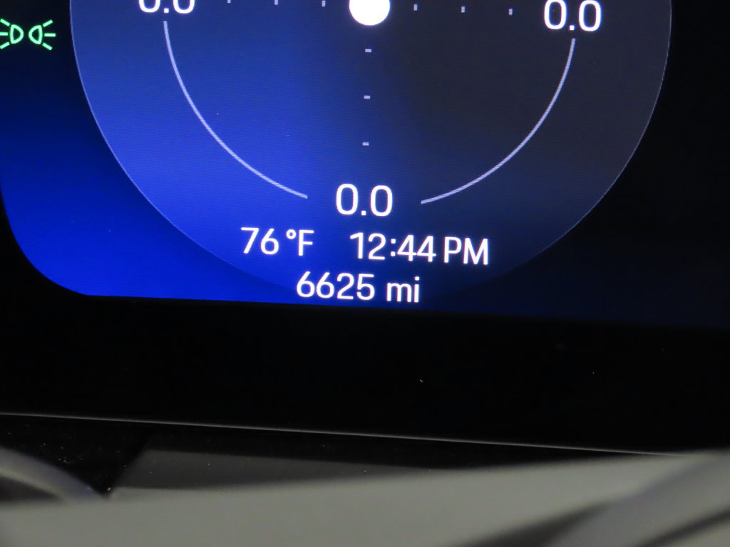 Certified 2025 Porsche Macan Electric w/ Premium Package RWD image 18