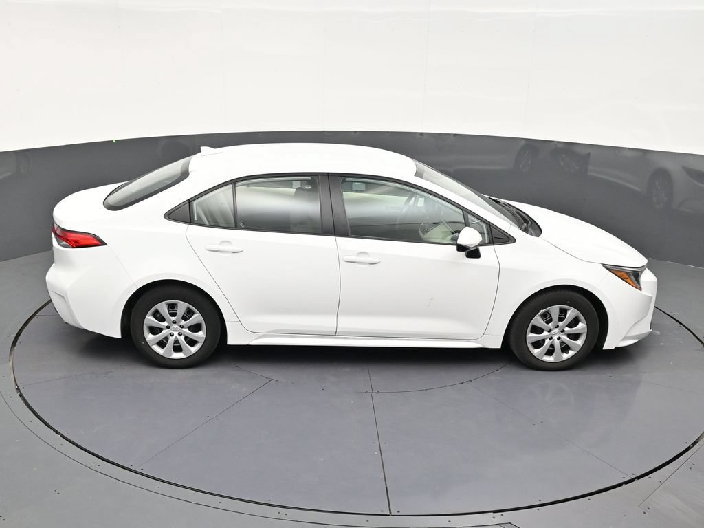 Used 2025 Toyota Corolla LE FWD image 17
