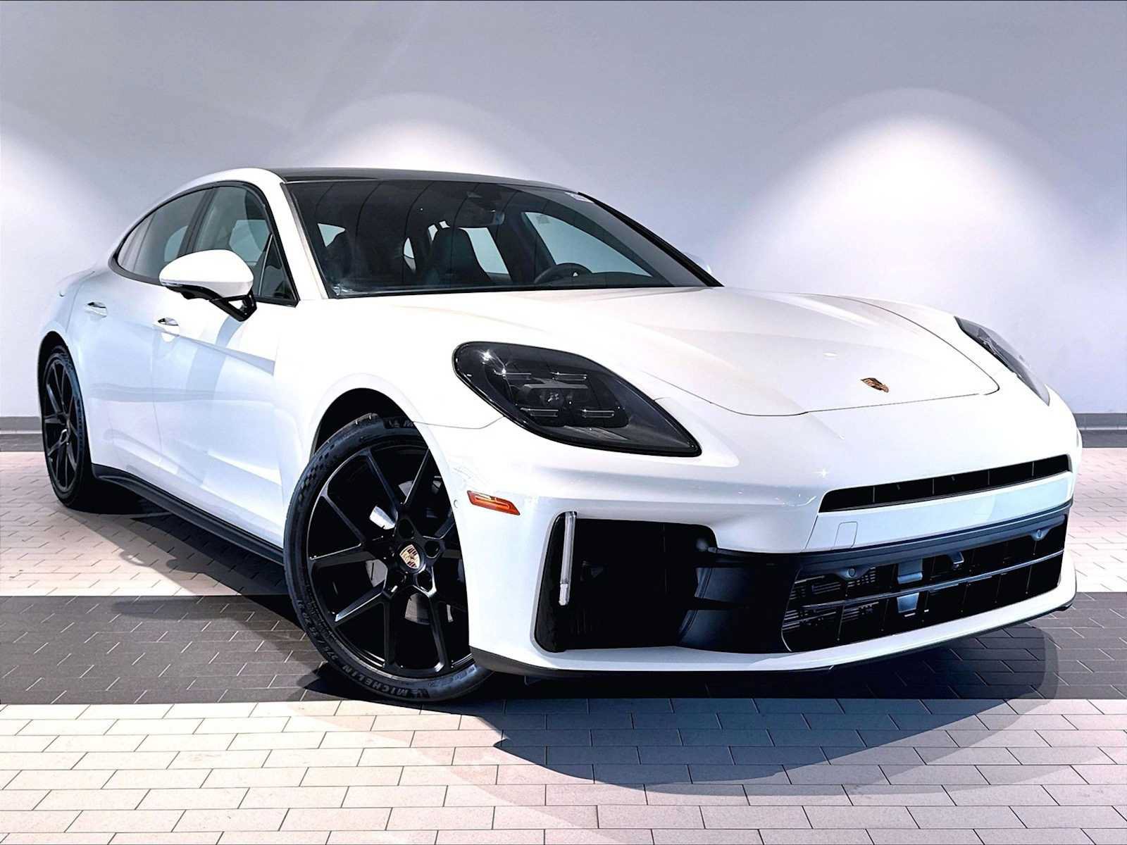 Used 2025 Porsche Panamera RWD image 13