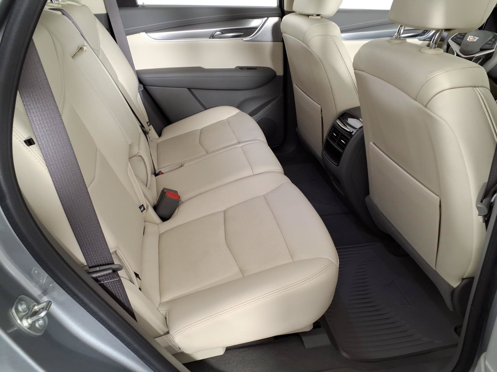 Certified 2024 Cadillac XT5 Premium Luxury w/ Technology Package FWD image 12