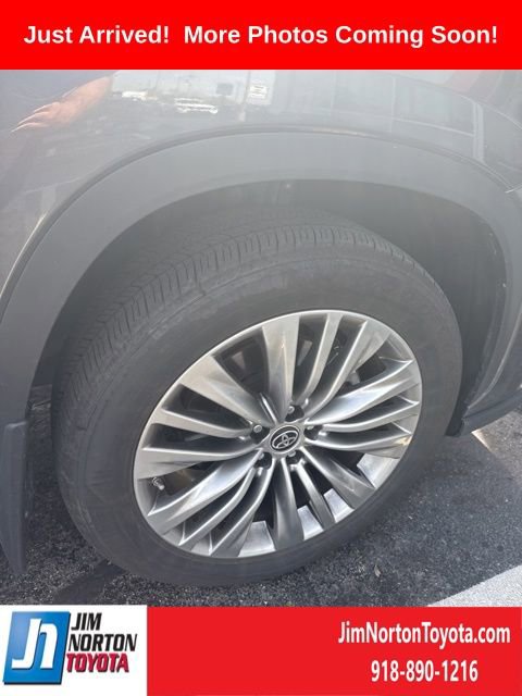 Used 2022 Toyota Highlander Platinum image 14