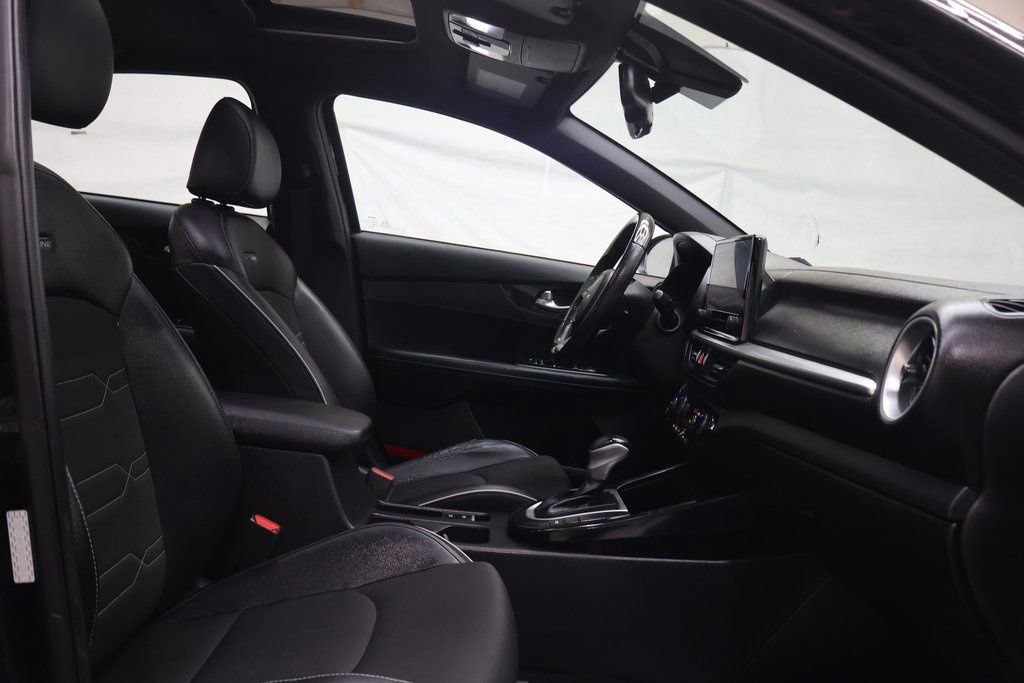 Used 2022 Kia Forte GT-Line w/ GT-Line Premium Package image 9