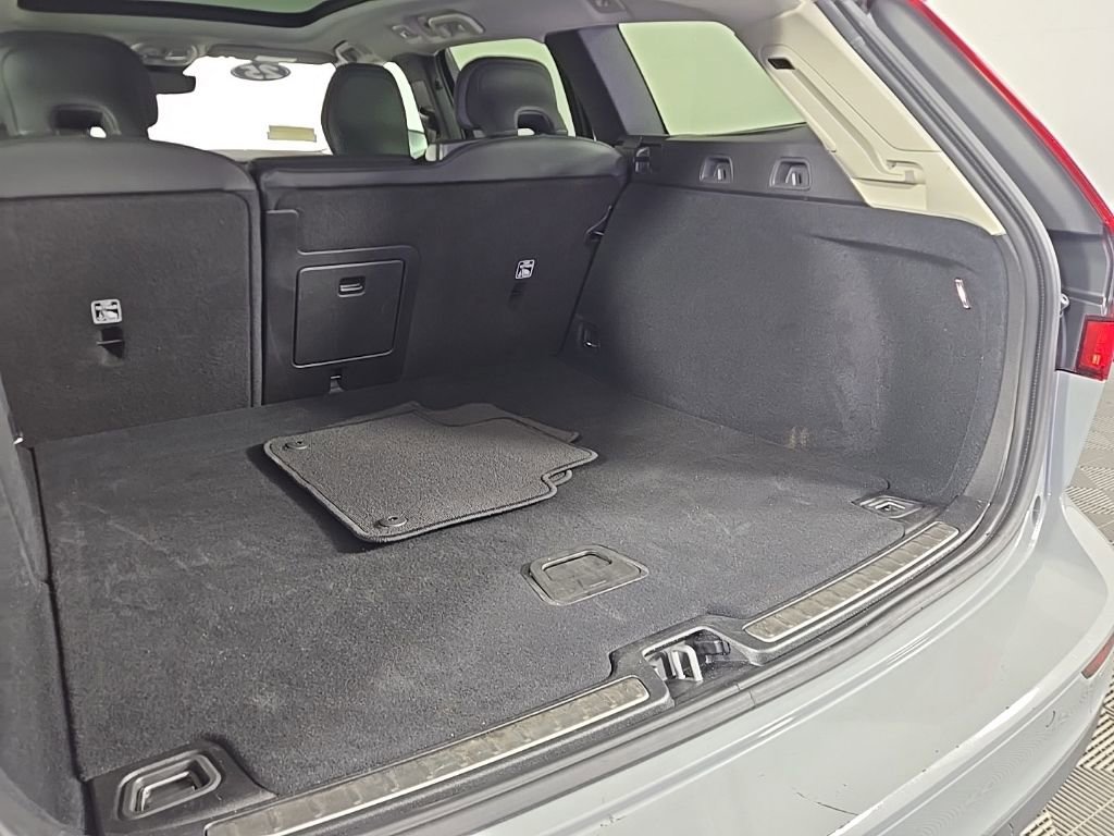 Certified 2025 Volvo V60 B5 Cross Country Plus image 11