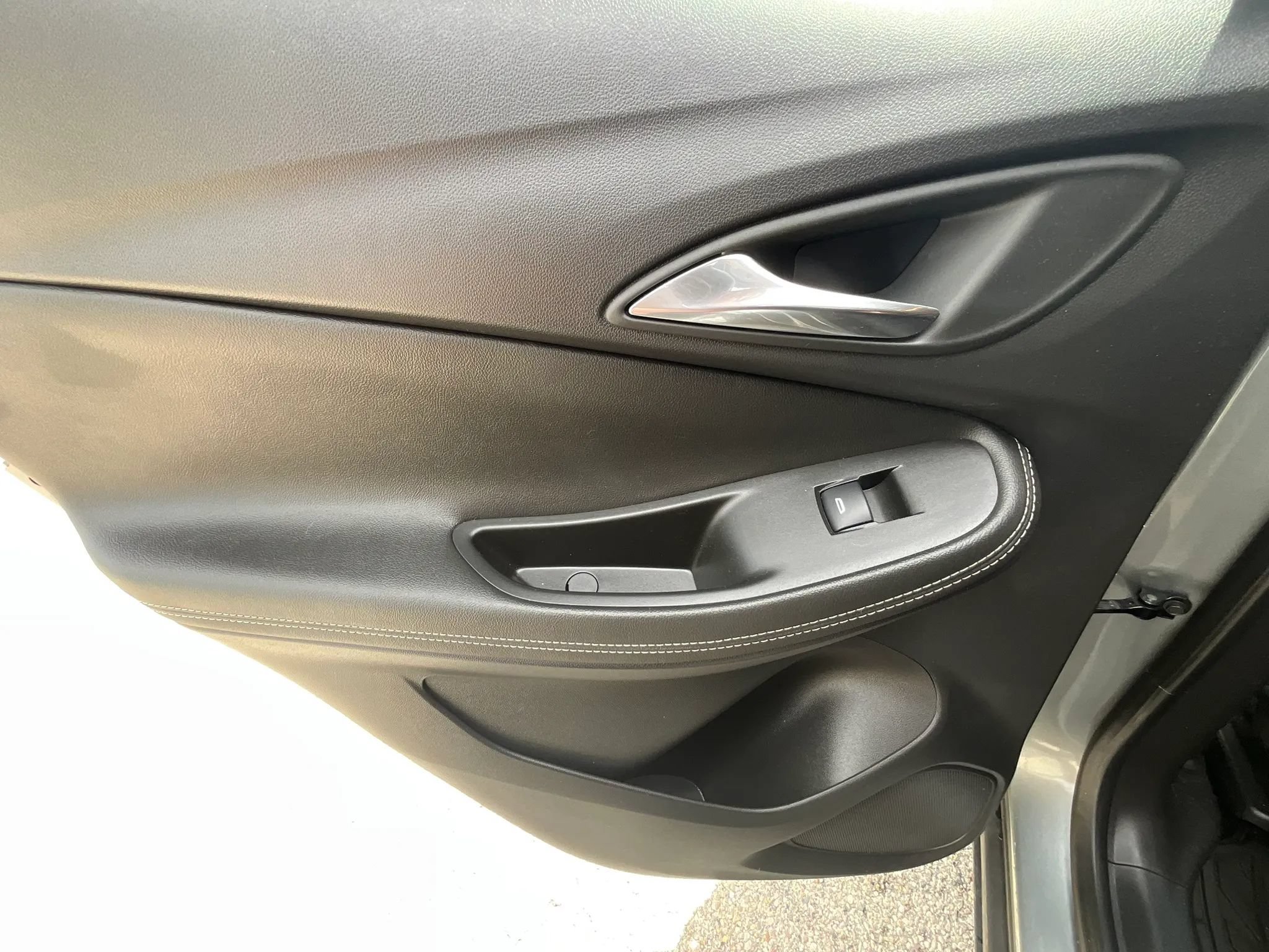 Used 2025 Buick Encore GX Preferred AWD/4WD image 24