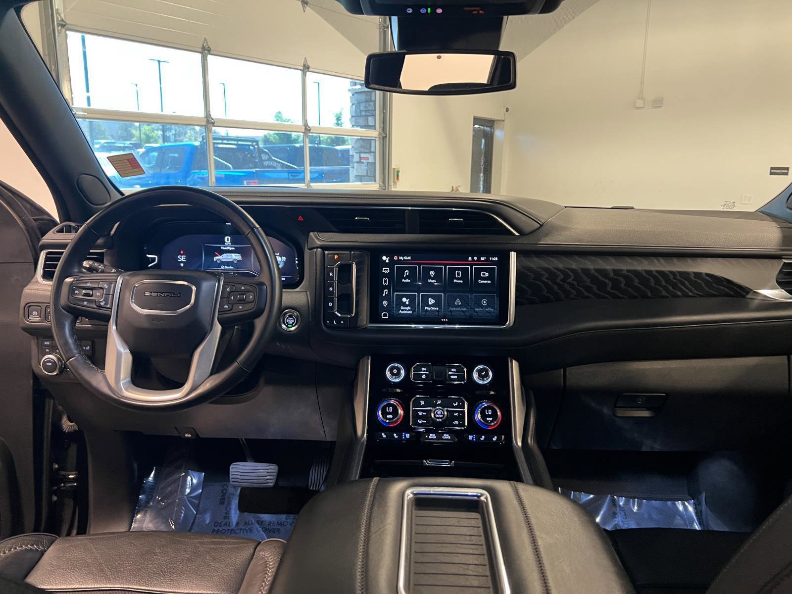 Used 2023 GMC Yukon XL Denali AWD/4WD image 30