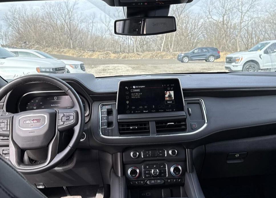 Used 2024 GMC Yukon AT4 w/ Technology Package AWD/4WD image 6