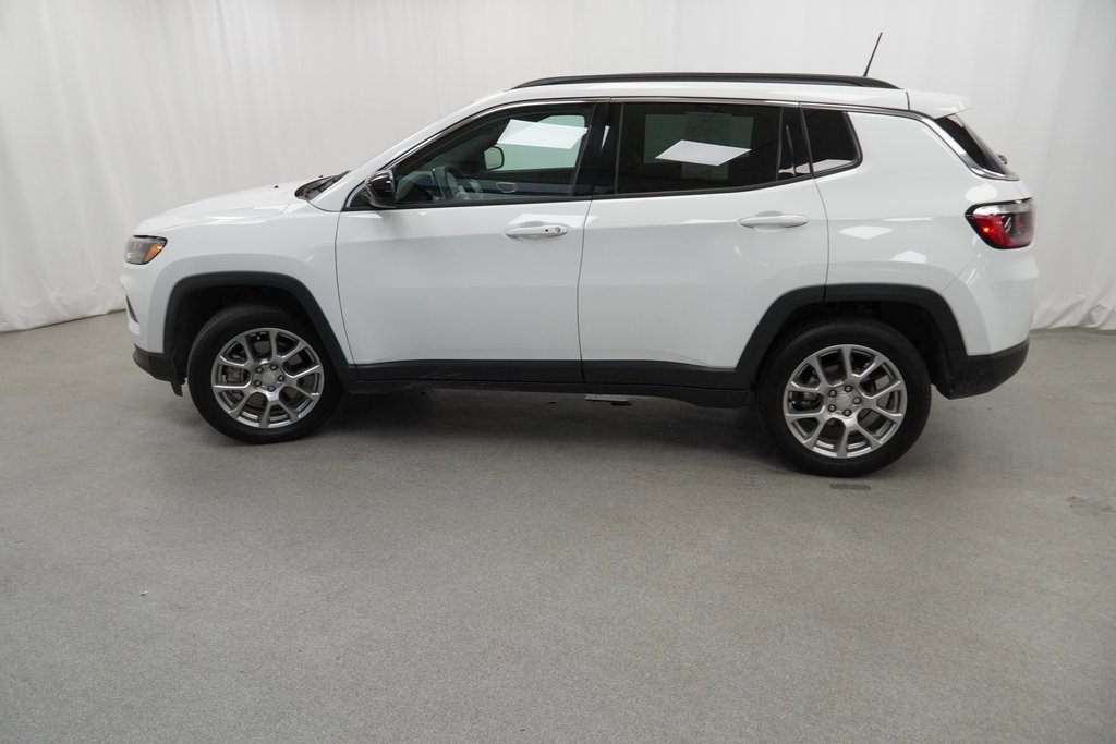 Certified 2024 Jeep Compass Latitude image 17