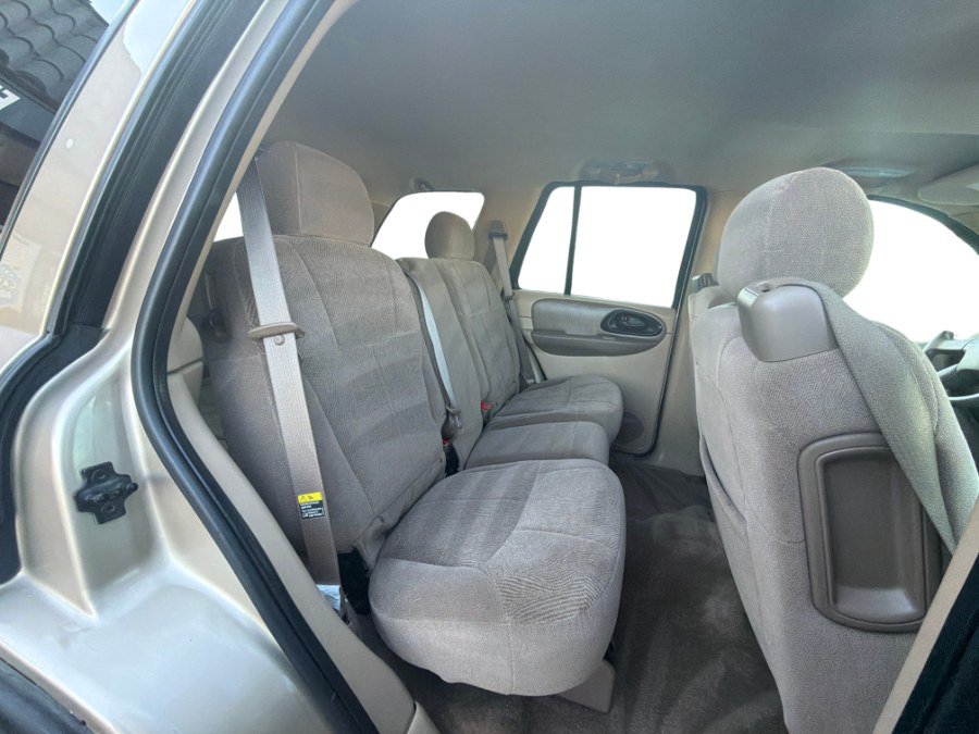 Used 2004 Chevrolet TrailBlazer LS w/ LS Preferred Equipment Group RWD image 17