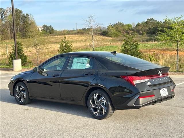 Certified 2025 Hyundai Elantra SEL FWD image 7