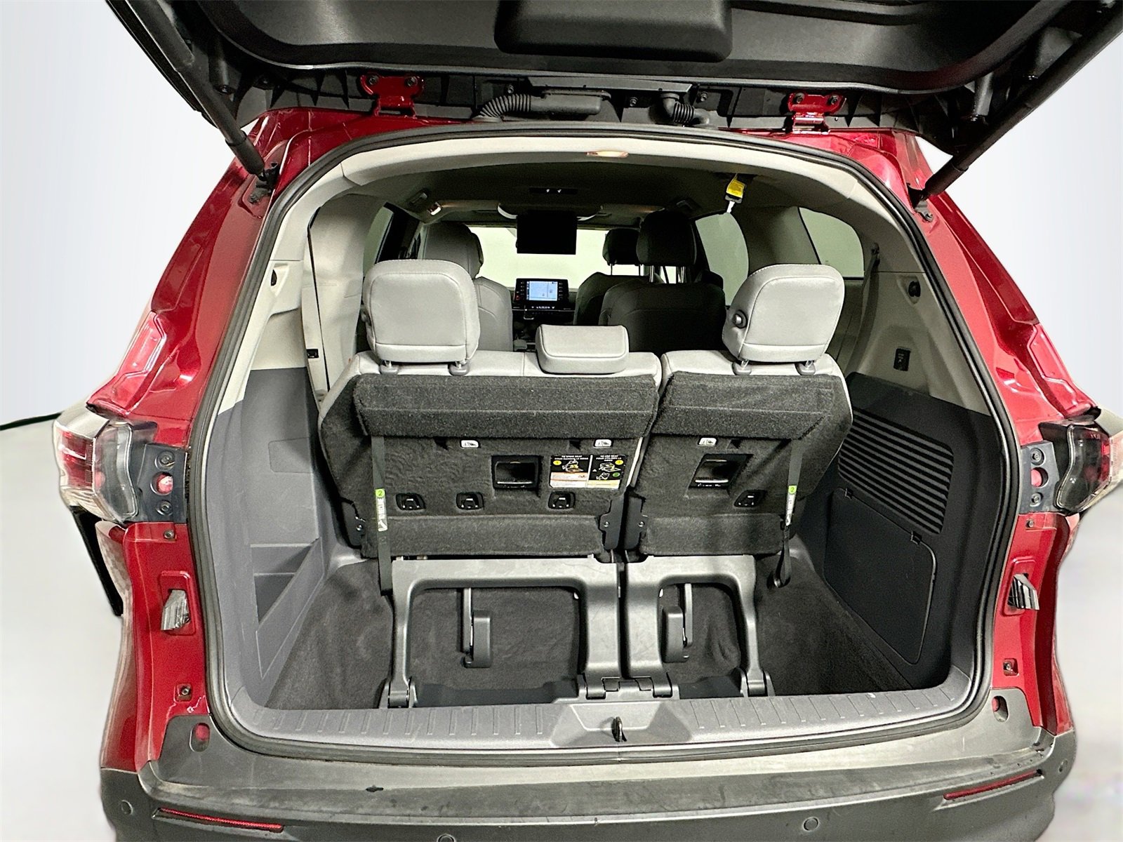 Certified 2023 Toyota Sienna XLE image 29