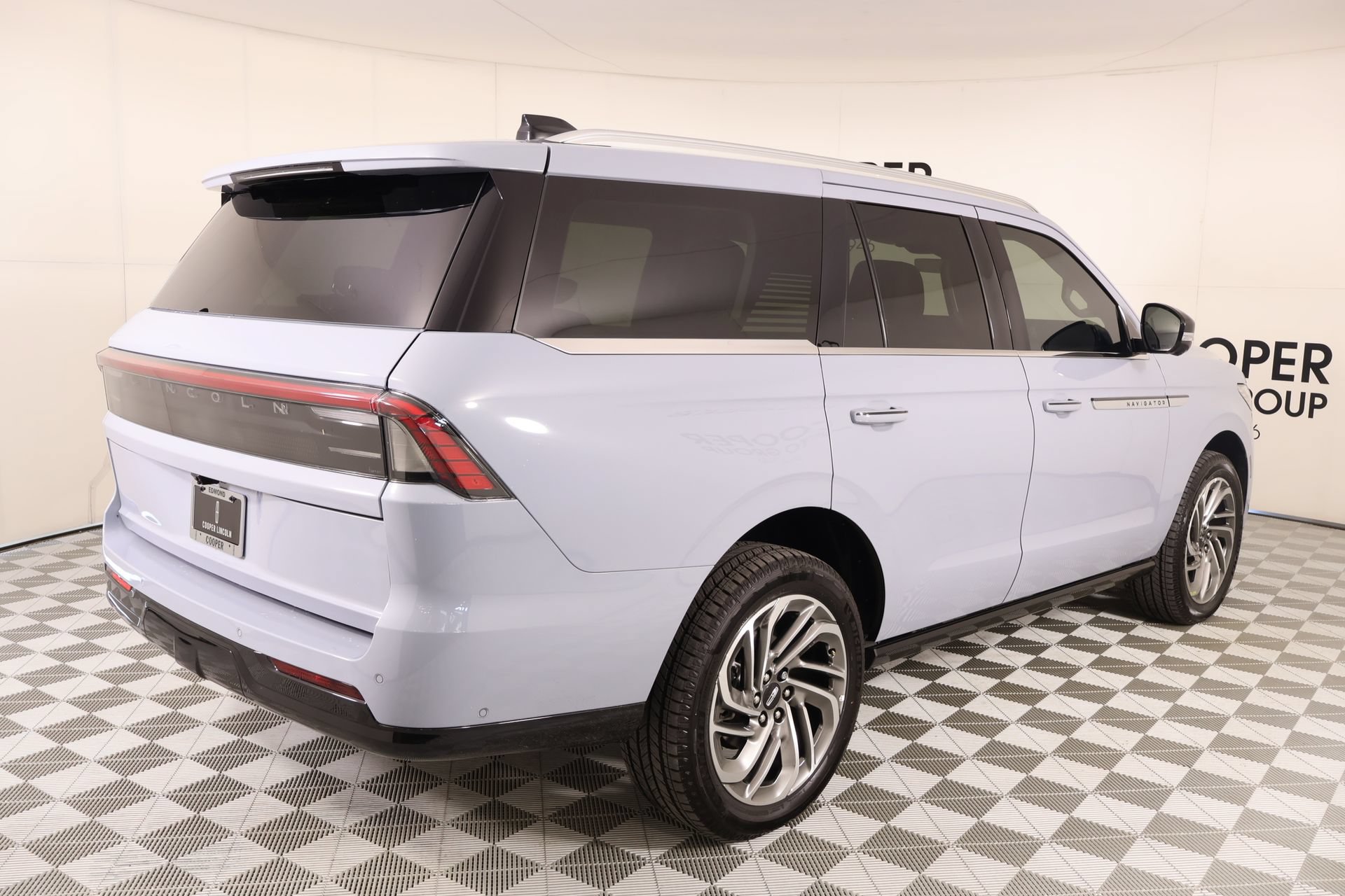 New 2025 Lincoln Navigator Reserve AWD/4WD image 22