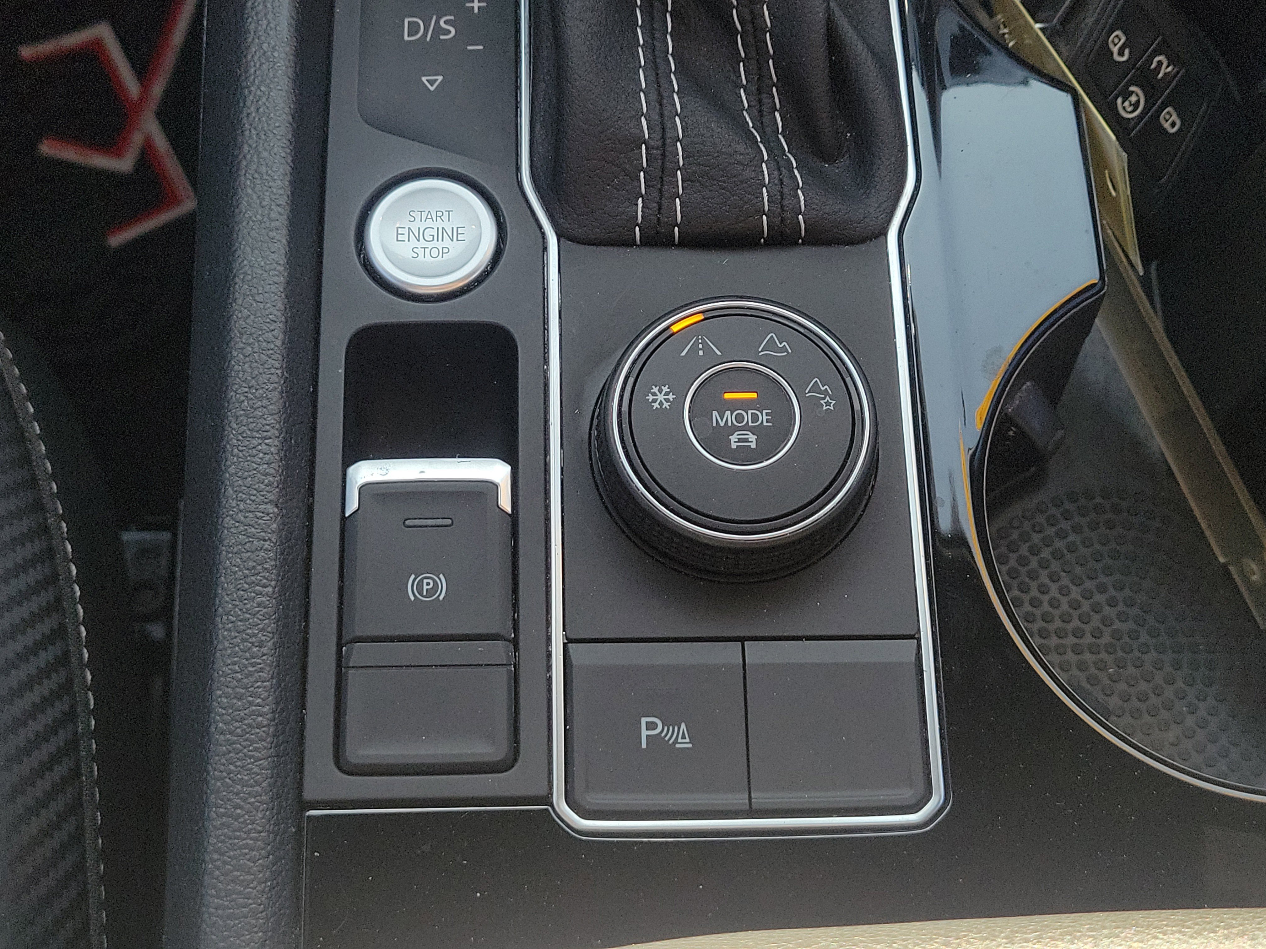 Used 2023 Volkswagen Atlas Cross Sport SEL R-Line image 34