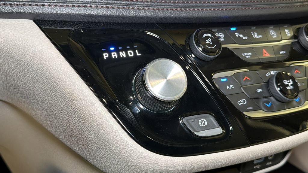 Used 2017 Chrysler Pacifica Limited FWD image 31