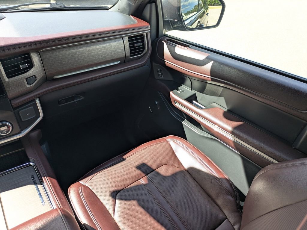 Used 2024 Ford Expedition Limited image 21