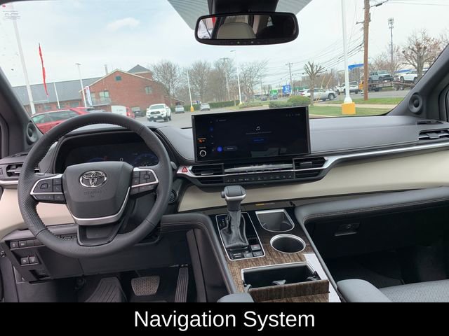 Used 2025 Toyota Sienna Limited image 15