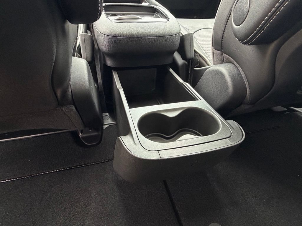 New 2027 Chrysler Pacifica Limited FWD image 29