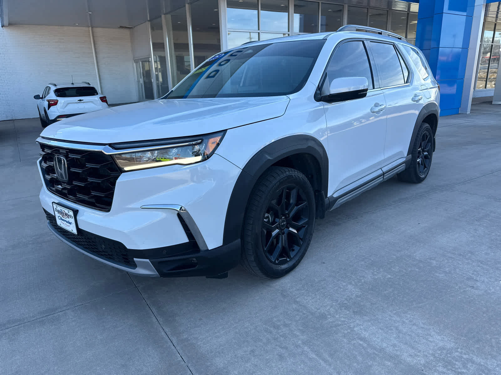 Used 2025 Honda Pilot Touring image 2