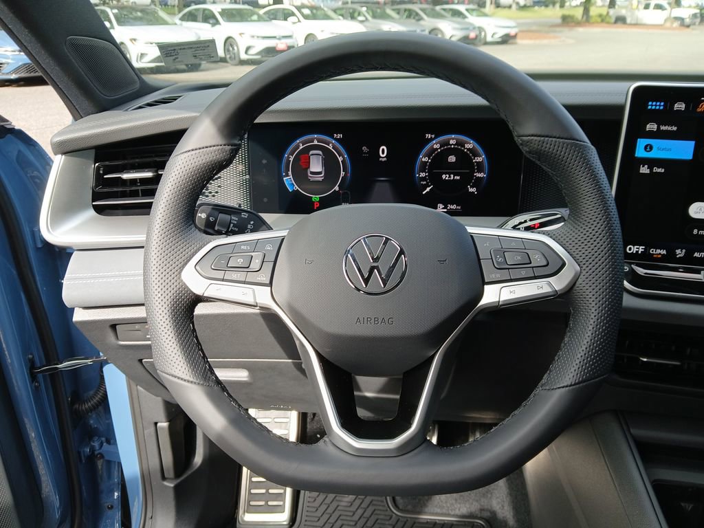 New 2025 Volkswagen Tiguan SE R-Line image 14