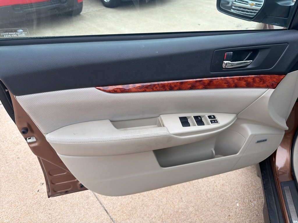 Used 2011 Subaru Outback 2.5i Limited image 11