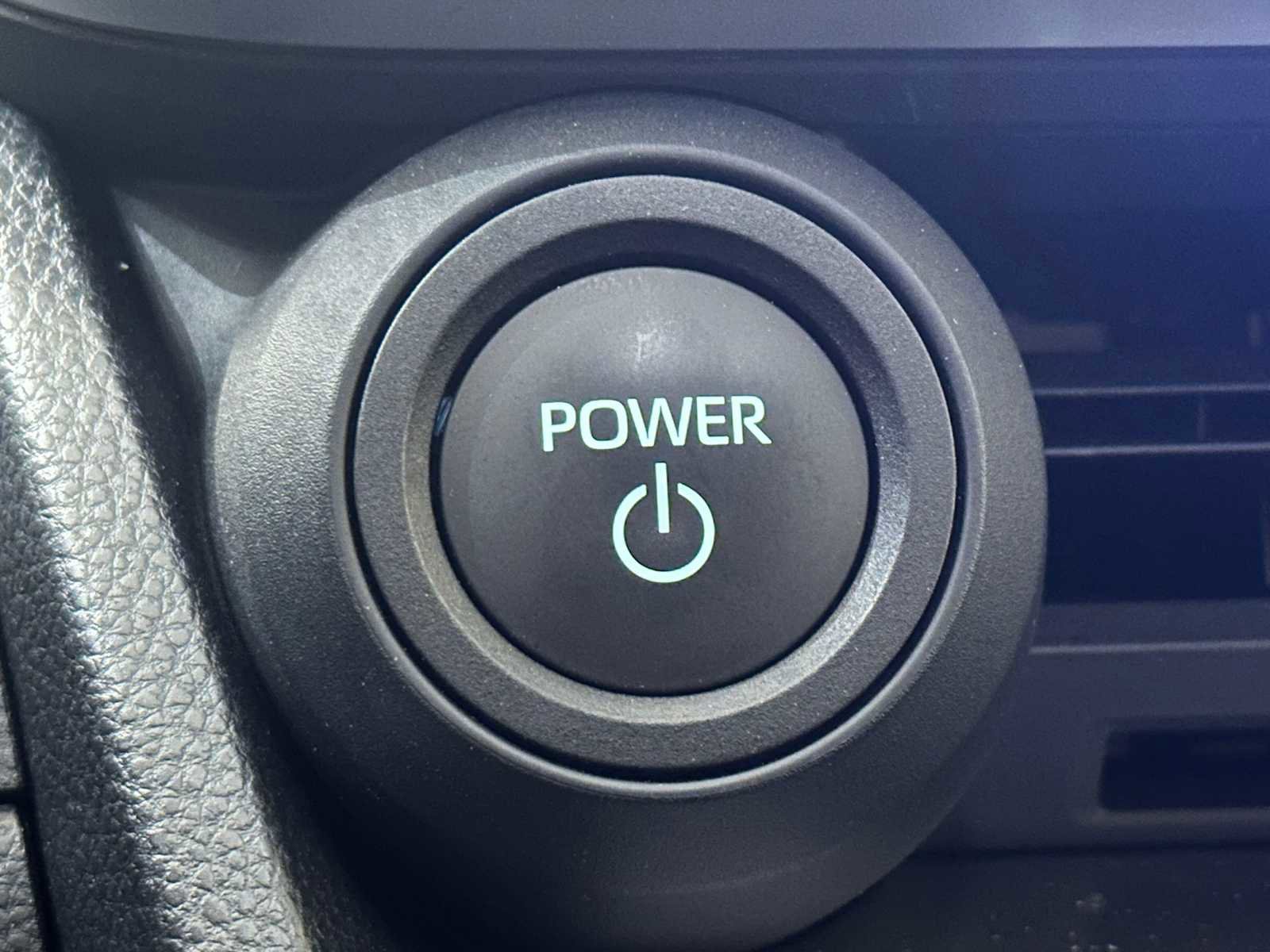 Used 2024 Toyota Prius LE image 19