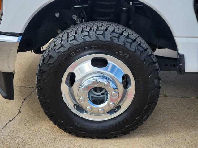 Used 2023 Ford F350 Lariat w/ FX4 Off-Road Package image 9