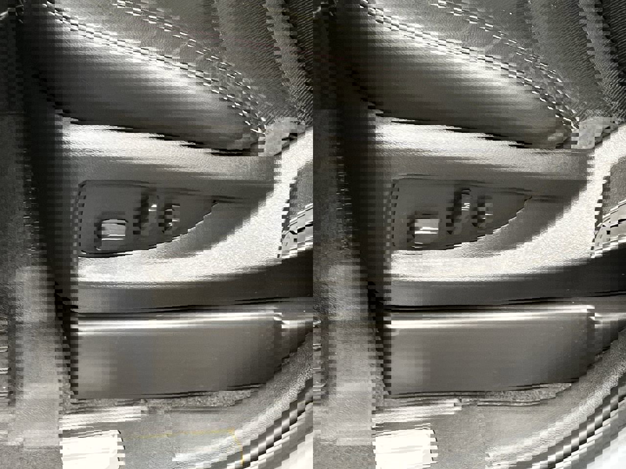 Used 2020 GMC Yukon XL SLT w/ Premium Edition image 12