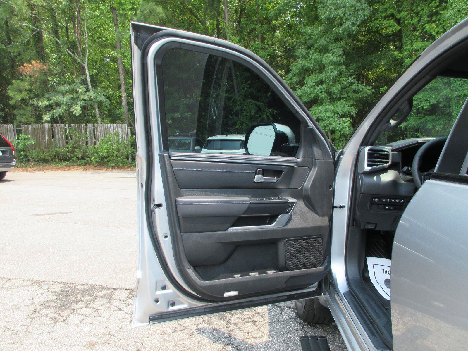 Used 2025 Toyota Tundra Platinum w/ TRD Off-Road Package AWD/4WD image 9