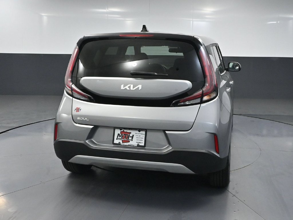Used 2023 Kia Soul LX w/ LX Technology Package FWD image 5