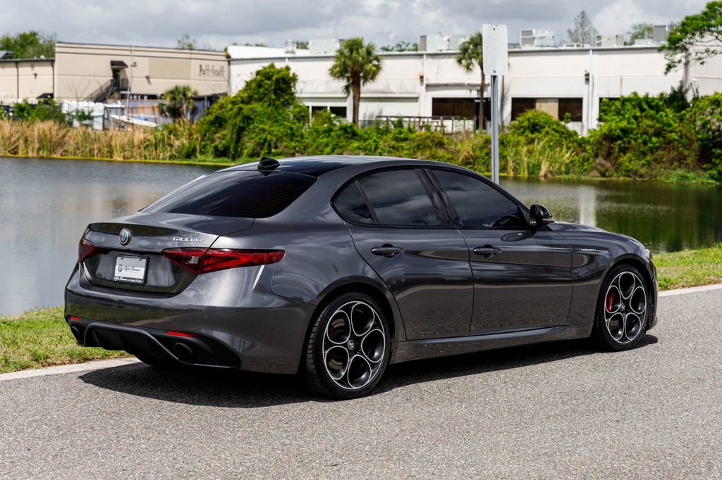 Used 2022 Alfa Romeo Giulia Veloce image 5