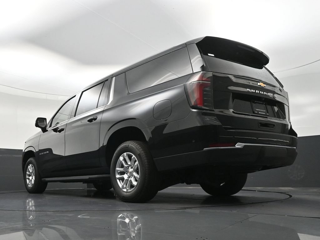 Used 2025 Chevrolet Suburban LS RWD image 27
