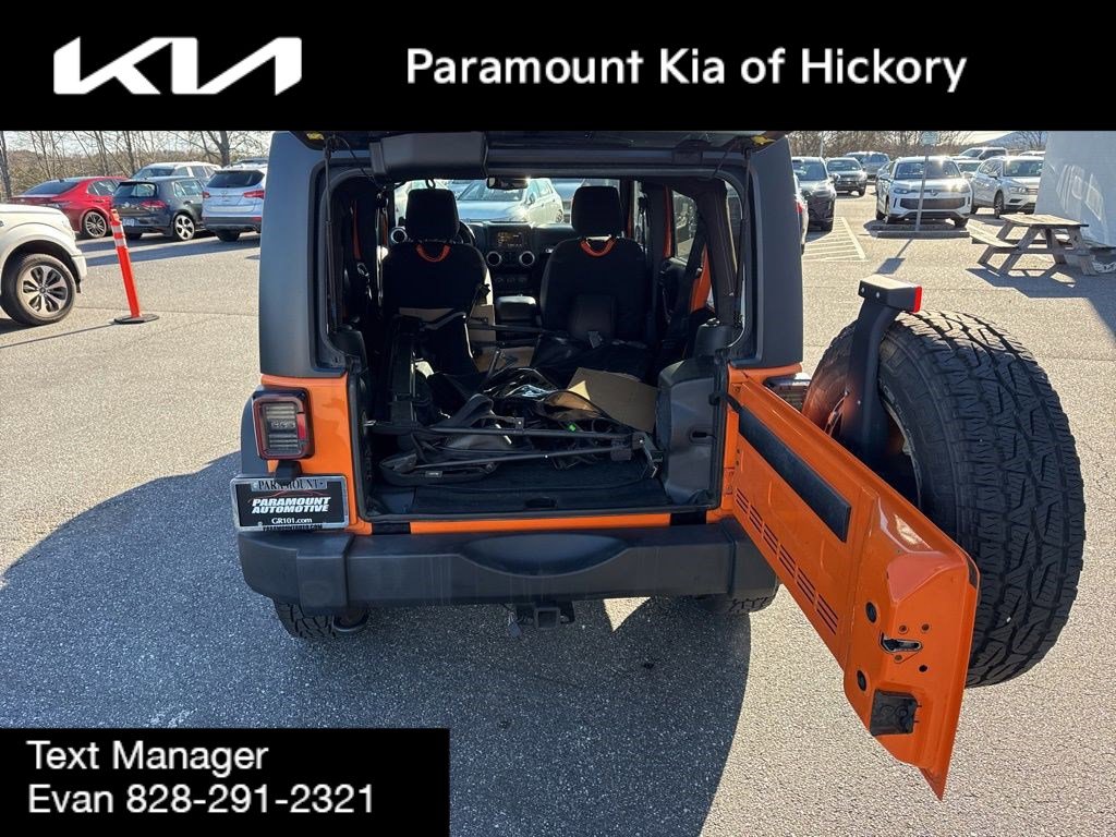 Used 2013 Jeep Wrangler Unlimited Rubicon w/ Connectivity Group image 10