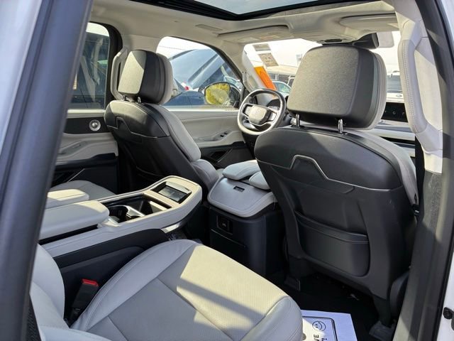 Used 2025 Lincoln Navigator L Reserve image 10