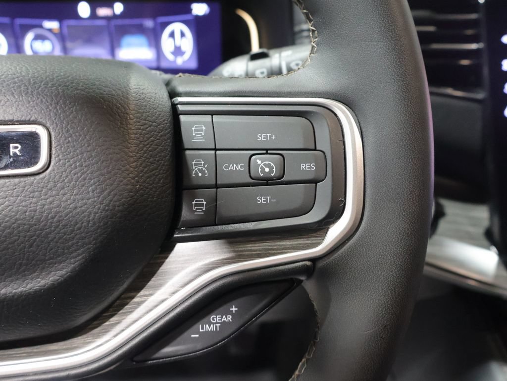 Used 2024 Jeep Wagoneer Series II AWD/4WD image 38
