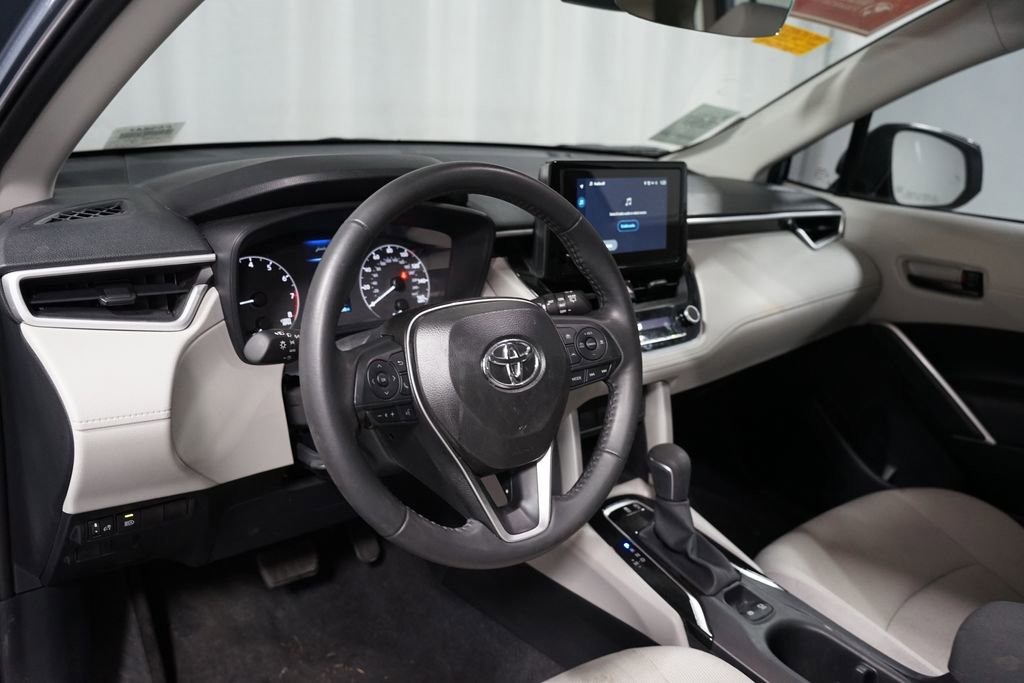 Used 2025 Toyota Corolla Cross LE image 7