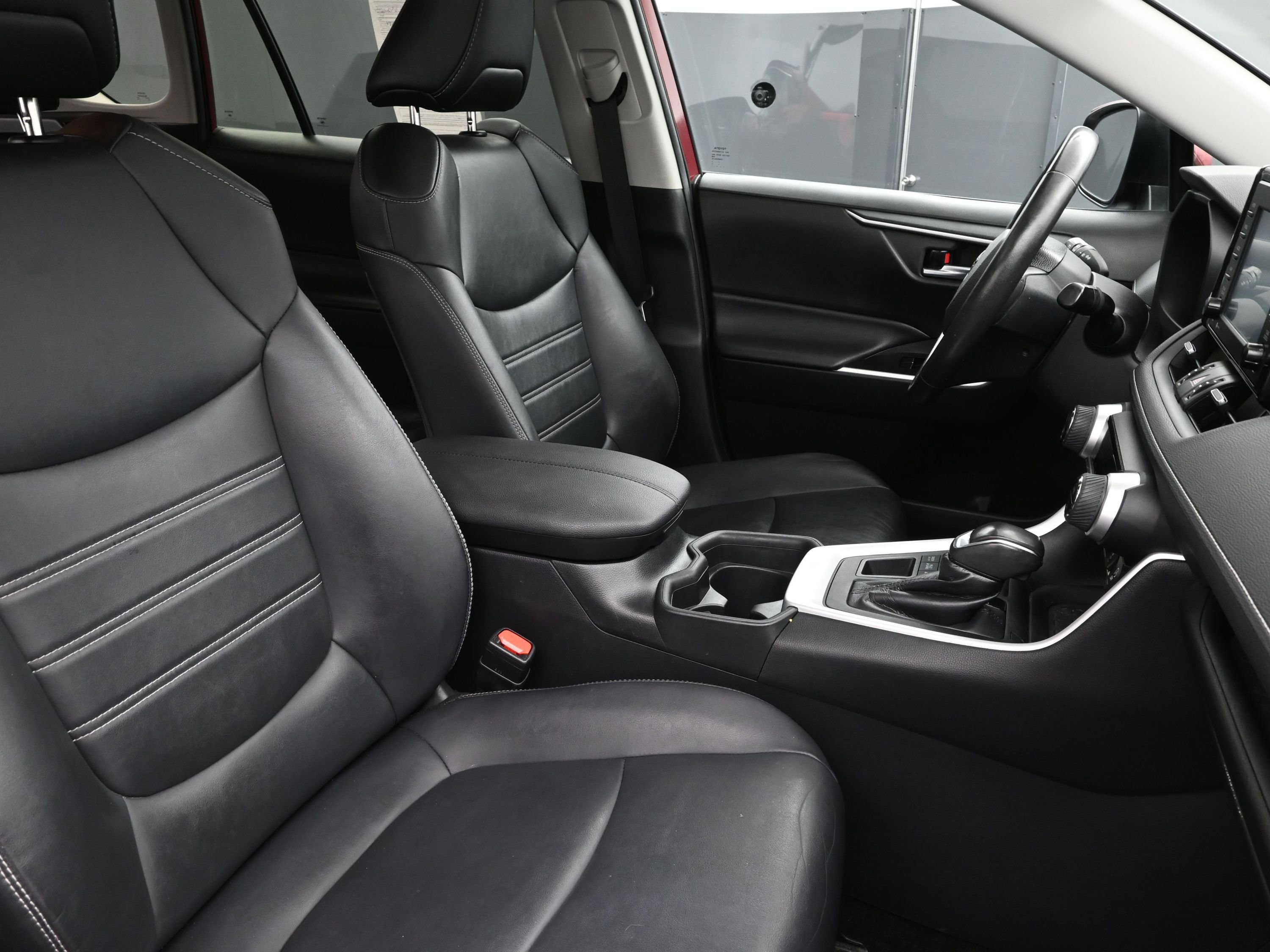 Used 2021 Toyota RAV4 XLE Premium image 26