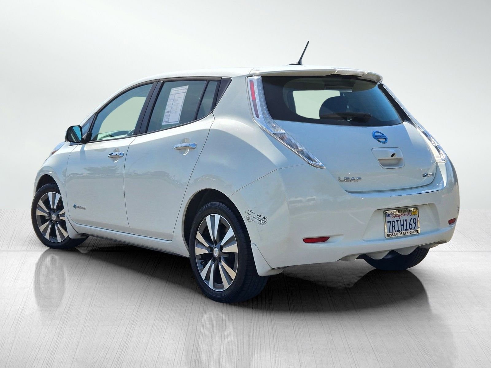 Used 2016 Nissan Leaf SV w/ Premium Package FWD image 9