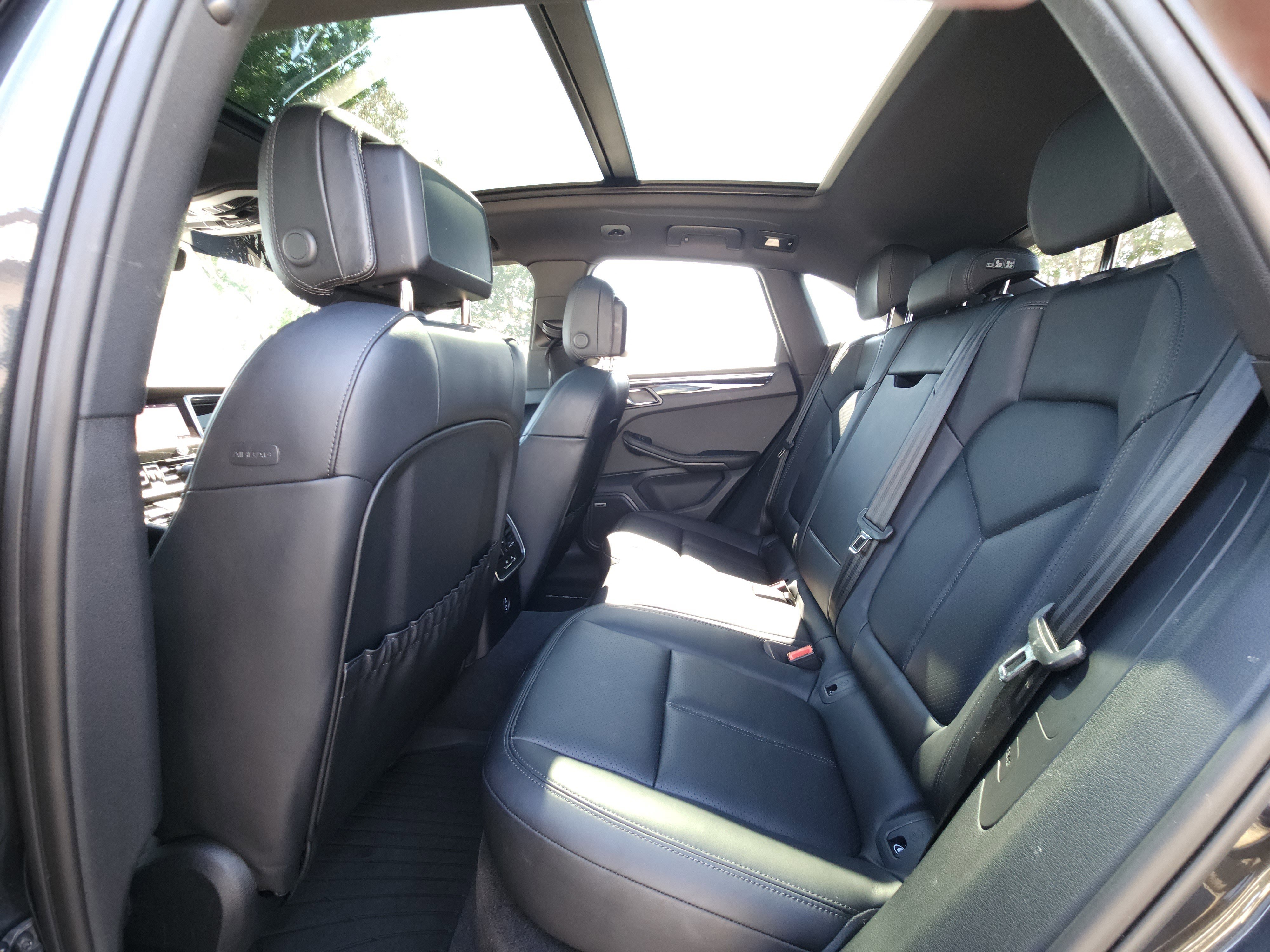 Used 2025 Porsche Macan Turbo AWD/4WD image 17