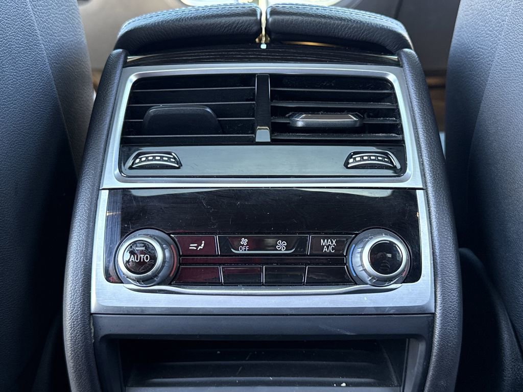 Used 2022 BMW 740i w/ M Sport Package RWD image 23