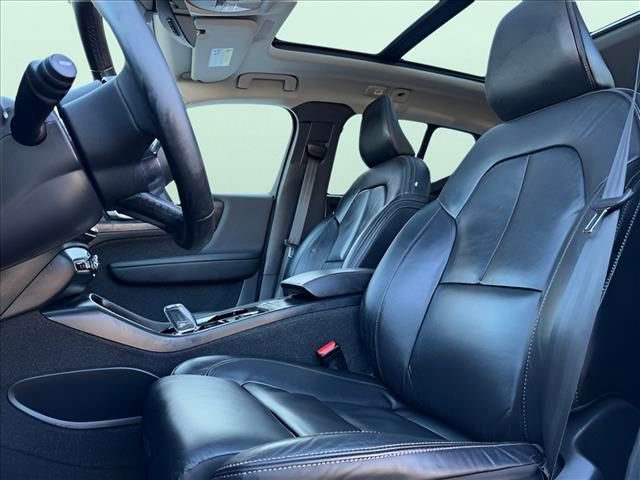 Used 2023 Volvo XC40 B5 Plus AWD/4WD image 18